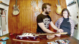 Cambio corde. Ponte Tremolo e Autobloccanti